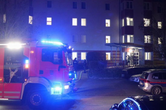 Sessel und Laptop: Brand in einer Wohnung in Leonding sorgte fr sptabendlichen Einsatz