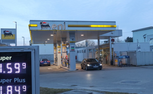 Illegale Glcksspielautomaten im Hinterhof einer Tankstelle in Wels-Neustadt sichergestellt