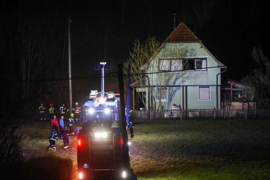 Fnf Feuerwehren bei Brand in einem leerstehenden Haus in Wilhering im Einsatz
