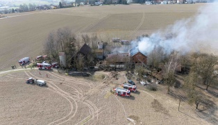 Alarmstufe 3: Groeinsatz fr 19 Feuerwehren bei Gebudebrand in Taufkirchen an der Pram