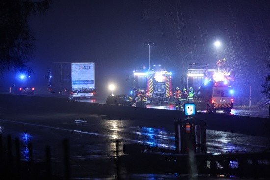 Unfall zwischen PKW und LKW auf der Pyhrnautobahn bei Wartberg an der Krems