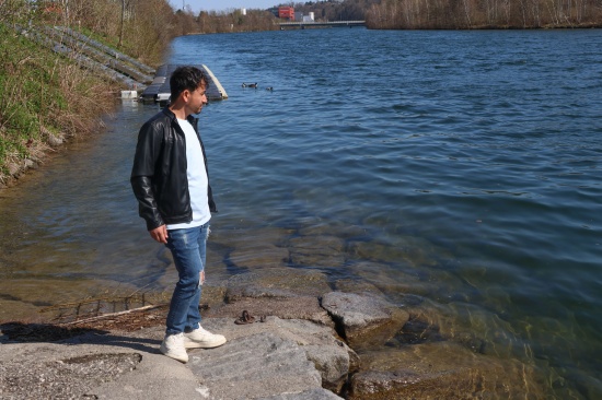 Pensionistin (82) mit Rollator in Wels-Pernau ber Bschung in die Traun gestrzt