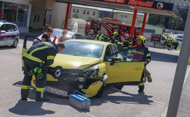 Unfall mit Sachschaden: Crash zwischen zwei PKW in Steinerkirchen an der Traun endet glimpflich