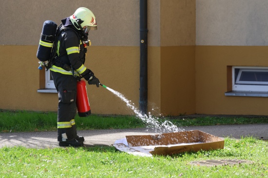 Brand in einer Wohnung eines Mehrparteienwohnhauses in Wels-Neustadt fordert einen Verletzten