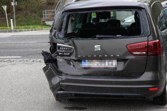 Stau im Abendverkehr nach Auffahrunfall auf Innviertler Strae bei Krenglbach