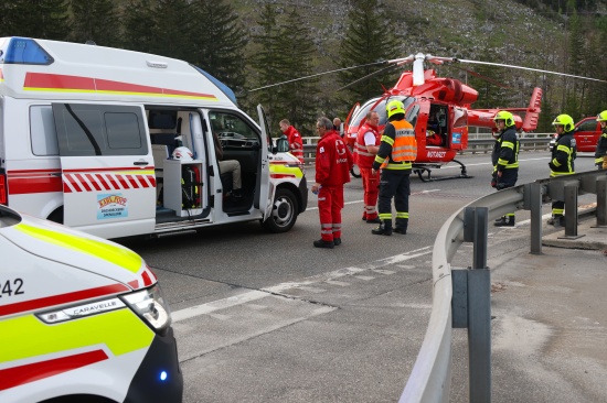 Drei teils Schwerverletzte bei Verkehrsunfall auf Pyhrnautobahn im Bosrucktunnel bei Spital am Pyhrn