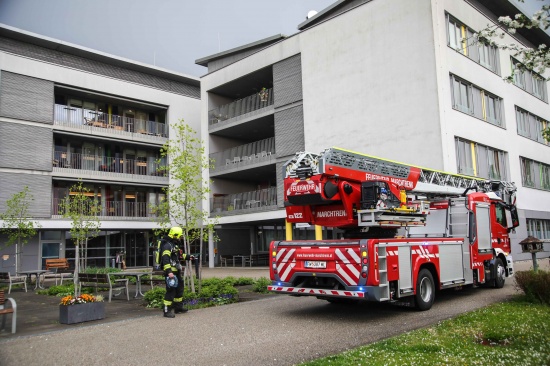 Brandverdacht: Gemeldete Rauchentwicklung im Dachbereich eines Altenheims in Marchtrenk