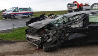 Schwerer Verkehrsunfall zwischen Auto und Mischwagen bei St. Martin im Mhlkreis
