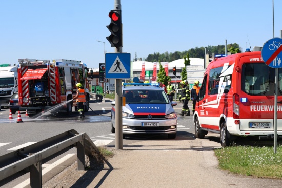 Kreuzungscrash zweier PKW zwischen Grieskirchen und Schllberg fordert zwei Leichtverletzte