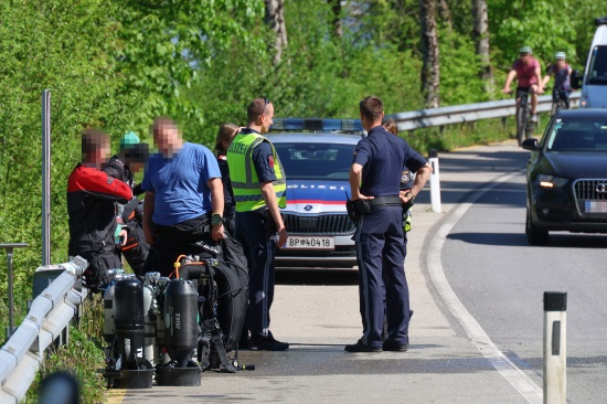 Steinbach am Attersee: Wasserrettung und Notarzthubschrauber nach Tauchunfall im Attersee im Einsatz