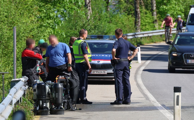 Steinbach am Attersee: Wasserrettung und Notarzthubschrauber nach Tauchunfall im Attersee im Einsatz
