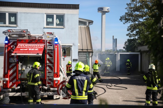 Brand eines Abfallcontainers in Marchtrenk griff auf Stiegenaufgang eines Gebudes ber