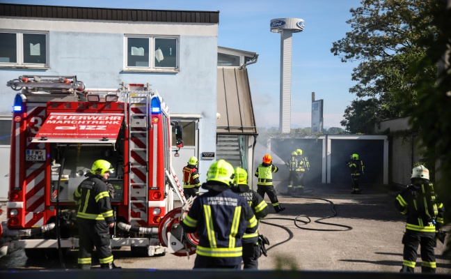 Brand eines Abfallcontainers in Marchtrenk griff auf Stiegenaufgang eines Gebudes ber