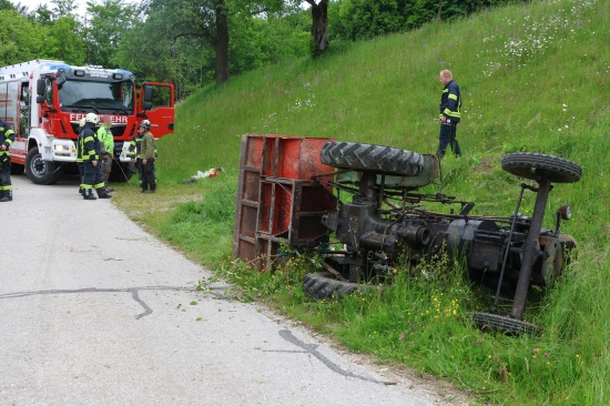 Tdlicher Traktorunfall: Mann (69) in Steinbach an der Steyr unter umgestrztem Traktor eingeklemmt