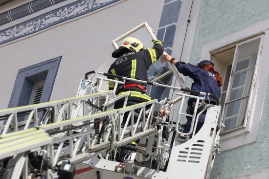 Aufschlagende Fensterflgel sorgten fr Einsatz von Feuerwehr und Polizei in Wels-Innenstadt