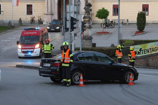 Kreuzungscrash auf sogenannter "Stiftskreuzung" an der Gmundener Strae in Lambach