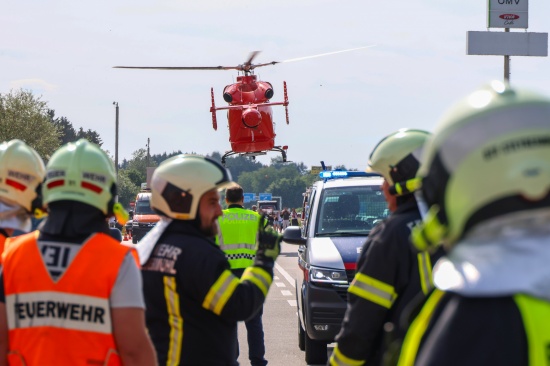 Schwer verletzt: Motorradfahrer auf Westautobahn bei Laakirchen gegen Heck eines Fahrzeuges geprallt