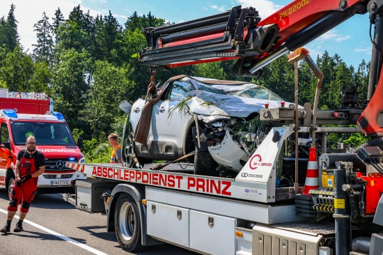 Auto bei Verkehrsunfall in Wolfern von Strae abgekommen und mehrmals heftig berschlagen
