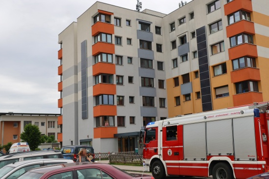 Personenrettung: Einsatzkrfte zu einer Person in Absturzgefahr in Wels-Pernau alarmiert