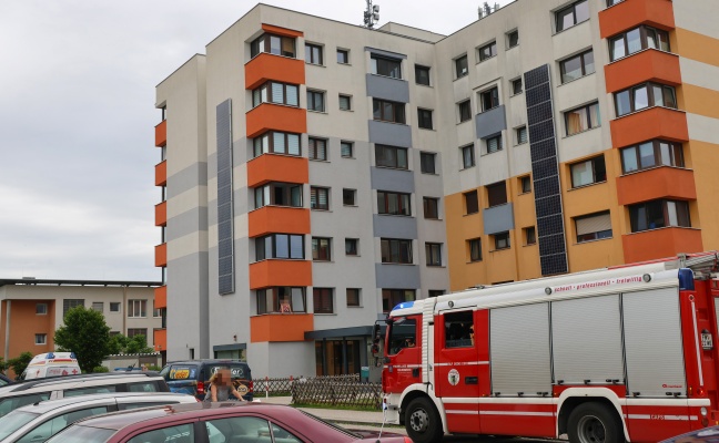 Personenrettung: Einsatzkrfte zu einer Person in Absturzgefahr in Wels-Pernau alarmiert