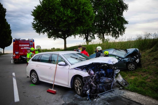 Schwere Frontalkollision zwischen zwei PKW bei Burgkirchen