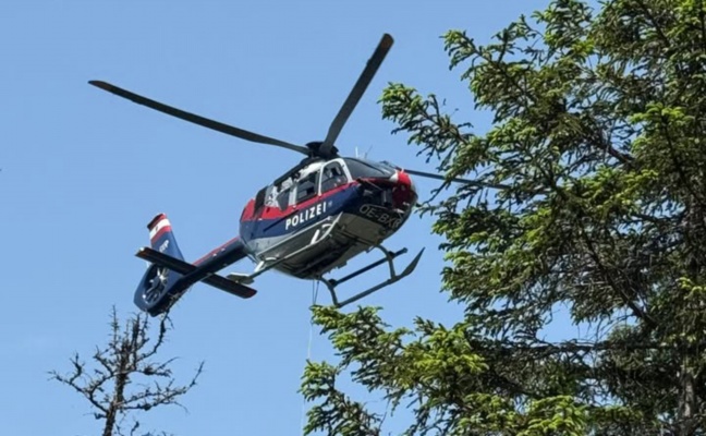 Sprengung: Einsatz der Polizei im hochalpinen Gelnde am Hochlecken bei Steinbach am Attersee
