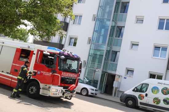 Nachschau nach Brand einer Powerbank in einem Mehrparteienwohnhaus in Wels-Vogelweide