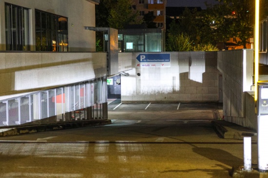 Unfallbedingter Brand eines Fahrzeuges in einer Tiefgarage in Traun sorgte fr Einsatz
