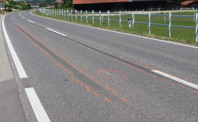 Taiskirchen im Innkreis: Auffahrunfall zwischen zwei Fahrzeugen fordert eine verletzte Person