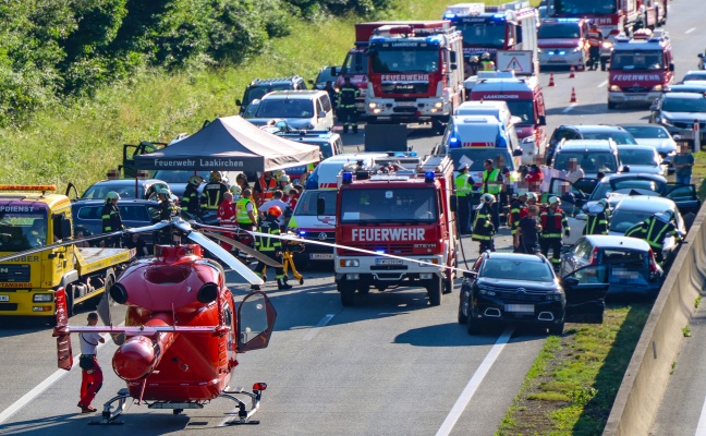 Fnf Verletzte: Crash mit sechs Fahrzeugen sowie Auffahrunfall auf Westautobahn in Vorchdorf
