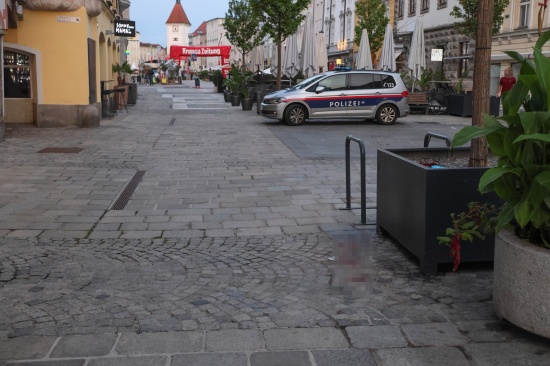Blutspur am Stadtplatz in Wels-Innenstadt sorgte fr Einsatz der Feuerwehr