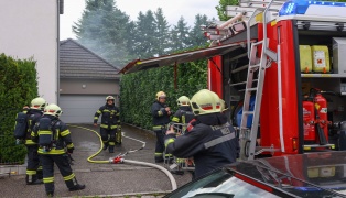 Brand in einem Nebengebude eines Wohnhauses in Wels-Pernau noch rechtzeitig entdeckt