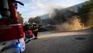 Brand in der Tiefgarage einer Wohnanlage in Wels-Lichtenegg sorgte fr greren Einsatz