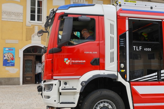 Drei Feuerwehren zu Rauchentwicklung bei einem Treppenlift in einem Gebude in Hrsching alarmiert
