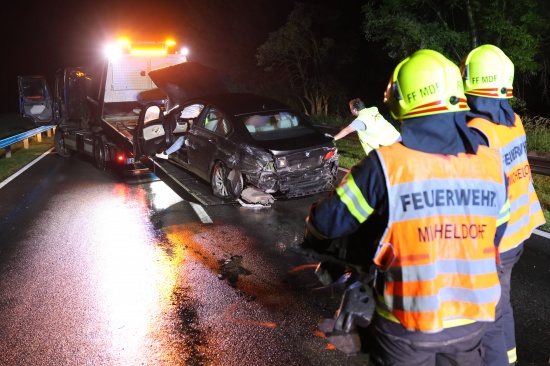 Auto auf Pyhrnpass Strae bei Micheldorf in Obersterreich in die Leitschiene gekracht