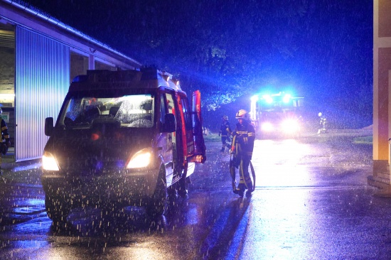 Nchtlicher Brand auf einem Bauernhof in Eberstalzell sorgte fr Einsatz zweier Feuerwehren