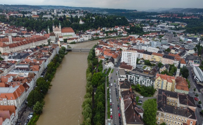 Unwettereinstze: Anhaltender Starkregen sorgt lokal fr berflutungen und Einstze der Feuerwehren