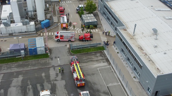 Grolfter der Feuerwehr nach Brandgeschehen bei Unternehmen in Vorchdorf im Einsatz