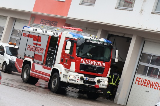 Drei Feuerwehren zu Brand bei einem Unternehmen in Kremsmnster alarmiert