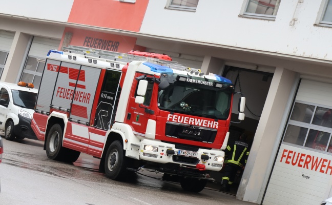 Drei Feuerwehren zu Brand bei einem Unternehmen in Kremsmnster alarmiert