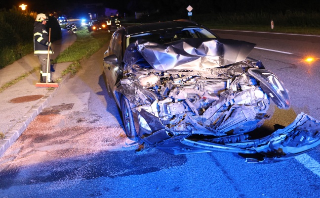 Heftiger Auffahrunfall auf Innviertler Strae bei Krenglbach endet glimpflich