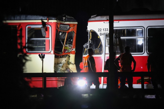 Bahnunfall: Lokalbahngarnituren bei Kollision im Bahnhof in Stadl-Paura schwer beschdigt
