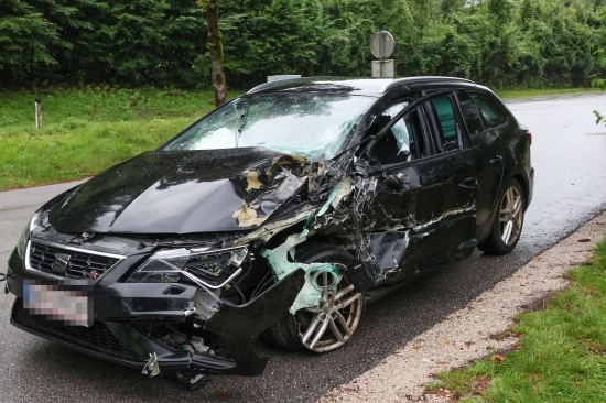 Schwerer Verkehrsunfall zwischen zwei PKW auf Salzkammergutstrae bei Altmnster