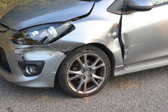 Gegen Leitschiene gekracht: Einsatzkrfte zu schwerem Verkehrsunfall nach Leonding alarmiert