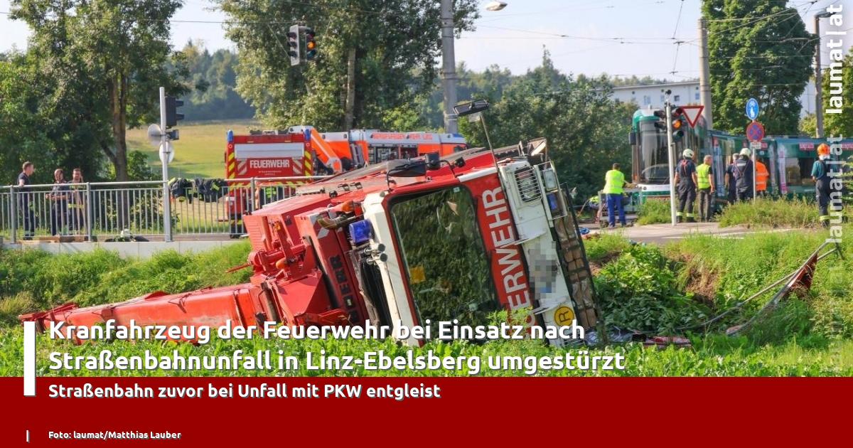 Kranfahrzeug der Feuerwehr bei Einsatz nach Straßenbahnunfall in Linz-Ebelsberg umgestürzt | laumat|at