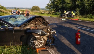 Frontalcrash zweier PKW auf Wiener Strae in Edt bei Lambach fordert zwei Todesopfer (45 und 71)