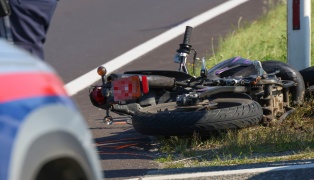 Kollision zwischen PKW und Moped auf Pyhrnpass Strae in Schlierbach