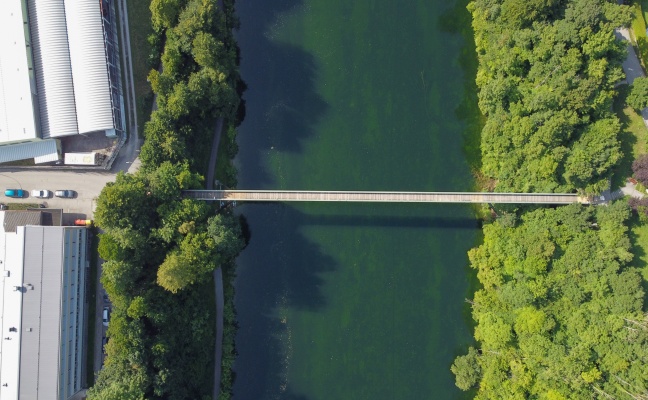 Personenrettung: Badegste und Wassersportler retten in Gmunden leblose Frau (81) aus der Traun