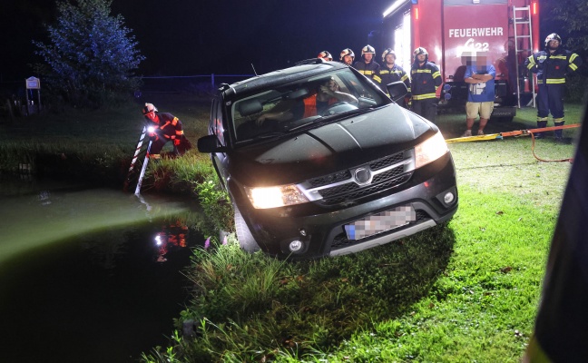 Pichl bei Wels: Auto drohte in einen Fischteich zu strzen