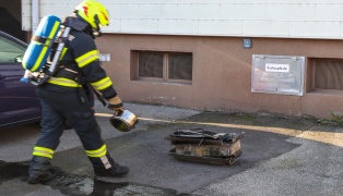 Kchenbrand in einer Wohnung eines Mehrparteienwohnhauses in Asten rasch gelscht
